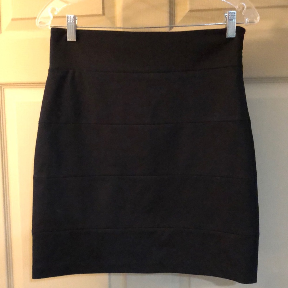 Ladies black mini skirt -size 8 - NWOT